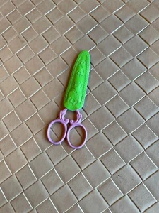 Small Scissors with Pink Handle & Green Case - Picture 1 of 5