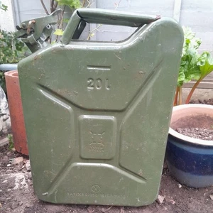 Large Yates Steel 20L Litre Metal Green Jerry Can Used Military Style - Picture 1 of 8