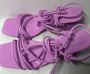 Pretty Little Thing rosa Riemchensandale eckige Zehenpartie niedriger Blockabsatz Größe 9 - Bild 1 von 4