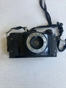 FED-FLASH 64mm Bakelite CAMERA WITH FLASH - ART DECO - Picture 1 of 3