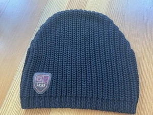 UGG Chunky Rib Beanie Black One Size 10% Silk Leather Logo Patch - Picture 1 of 3