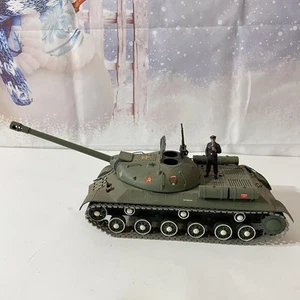 Vintage 1/35 Built Russian “Stalin” JS3 Heavy tank Painted with commander - Picture 1 of 12