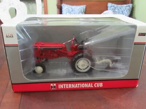 SPECCAST 1/16 SCALE IH CUB TRACTOR WITH FAST HITCH PLOW - NIB - Picture 1 of 9