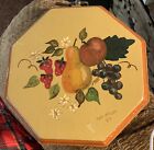 Plaque en bois peint à la main art populaire antique fruits et fleurs primitifs soupirés datés