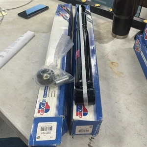 2 Rear Suspension Strut KYB 343191 Fits 85-98 Volkswagen Golf Jetta 85-99 NOS - Picture 1 of 3
