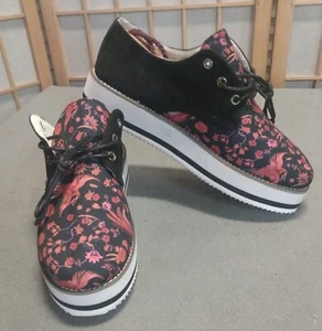 FLORALS WOMEN SNEAKERS SIZE 7  FLORALS CANVAS AND BLACK SUEDE - Picture 1 of 12