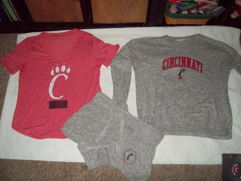 University of Cincinnati Under Armour Shirt and Sleep Set Women's size small Cover