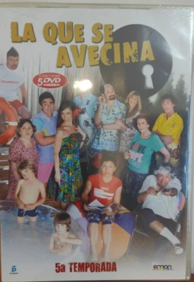 temporada 5 de la serie LA QUE SE AVECINA en formato Dvd - Imagen 1 de 3