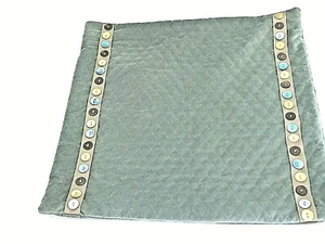 Almohada decorativa acolchada verde salvia simulada cinta botón adornos 21,5" cuadrado - Imagen 1 de 10