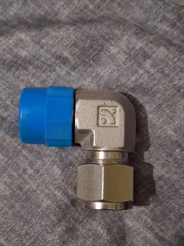 New Swagelok SS-1610-2-16  1/2" OD Tube X 1/2 NPT. Package Of 4  - Image 1 of 2