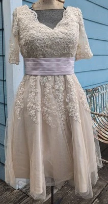 Vestido de boda o dama de honor JJ's House nuevo con etiquetas talla 8 lentejuelas de encaje rosa champán  Foto 1 de 4