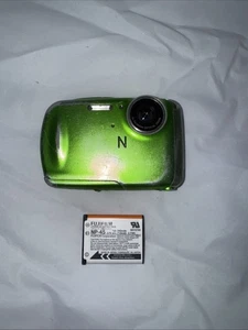 Cámara digital Fujifilm FinePix Z33WP 10,0 MP impermeable con 32 GB - verde probada - Imagen 1 de 7