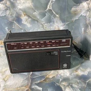 Vintage GE Radio General Electric AM FM Zwei-Wege Strom tragbar 7-26600 AC/DC - Bild 1 von 7