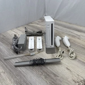 Console videogioco Nintendo Wii bianca (RVL-001) bundle compatibile GameCube FUNZIONANTE - Foto 1 di 12