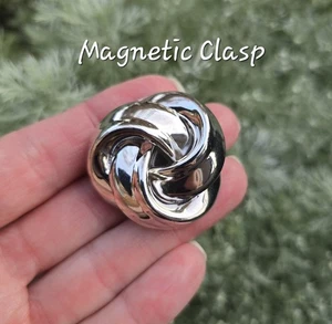Silberfarbene Brosche in Knotenform MAGNETISCH. Metall Schal Brosche, Kleidermagnet. - Bild 1 von 5