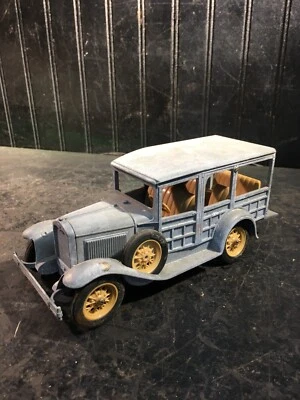 Juguetes fundidos a presión Hubley modelo A Ford Woody Wagon Foto 1 de 4