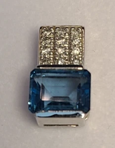 14 K White Gold Blue Topaz 3.9ct With 12 Round Diamonds Pendant .685" Long - Picture 1 of 6