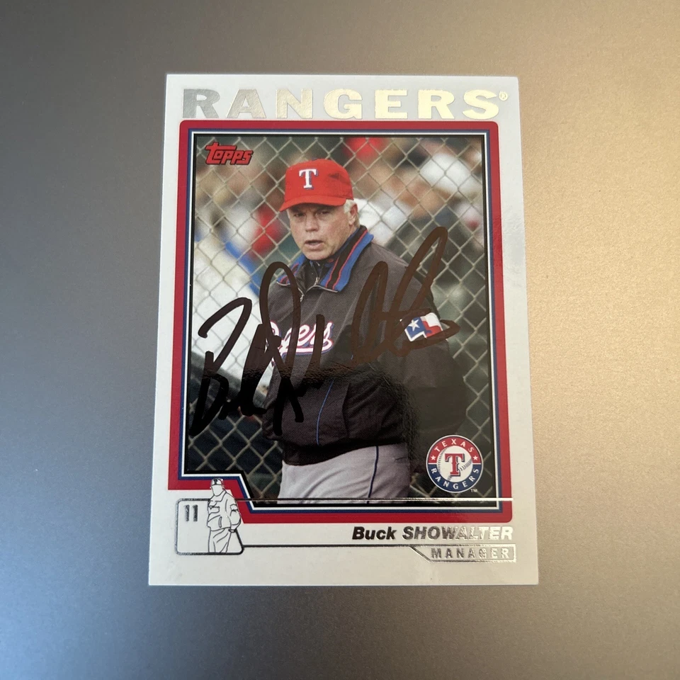 BUCK SHOWALTER 2003 TOPPS AUTOGRAPHED SIGNED AUTO BASEBALL CARD - Image 1 of 1