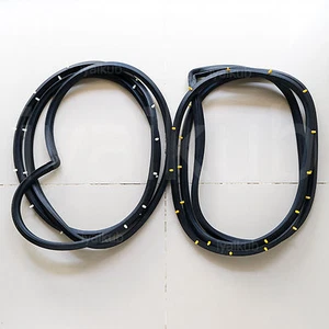 83-88 Toyota Hilux 4th gen LN50 LN56 LN60 pair of door weatherstrip seal pickup - Picture 1 of 2