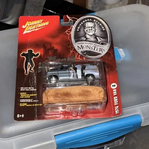 Johnny Lightning Universal Studios Monsters Wolfman 1976 Ford Van, 1:64, Neu in OVP - Bild 1 von 2