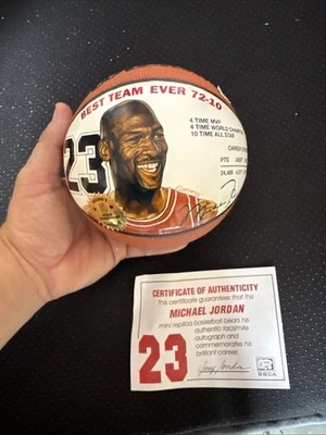 Auténtico Facsímil Michael Jordan Firmado Mini Wilson Baloncesto Chicago Bulls Foto 1 de 4