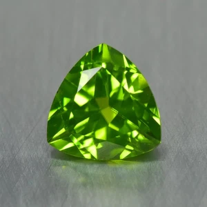 2.12Ct Trillion Cut_Mesmerizing Sparkles 100% Natural Green Peridot - Picture 1 of 1