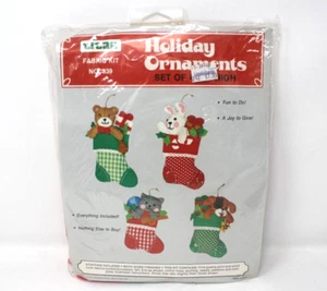 Vintage 1981 4 Weihnachtsschmuck/Geschenketiketten 4,5 Zoll Strumpftiere Stoffset - Bild 1 von 1