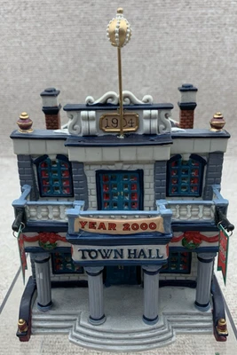 Casa iluminada de porcelana Lemax Millennium 2000 Celebración Ayuntamiento REPARADA Foto 1 de 4