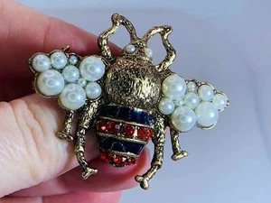 Bee Pearls Red Black Rhinestones Vintage Gold Pin Brooch V-5130 - Picture 1 of 3