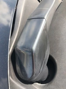 NUEVO FABRICANTE DE EQUIPOS ORIGINALES NISSAN VERSA NOTE 2014-2018 CONDUCTORES DELANTEROS LIMPIAPARABRISAS LATERAL CUBIERTA DE TUERCA DE PLÁSTICO - Imagen 1 de 4