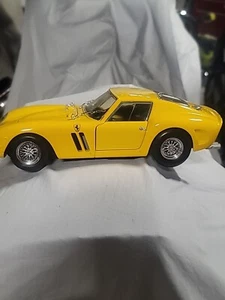  RARE !   1998 Mattel.Inc. FERRARI 250 GTO 1:18 - EXCELLENT CONDITION ( Yellow ) - Picture 1 of 12