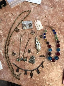 lot of vintage custome pins,necklaces, earrings and more - Picture 1 of 5