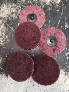 Lot of 100 3M 07486 SCOTCH-BRITE 3" ROLOC DISCS TR A MED GRIT GRADE 18K RPM - Foto 1 di 4
