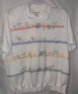 Camisa Polo Alfred Dunner L Tema Playa Bordada Conchas Floral Top - Imagen 1 de 4