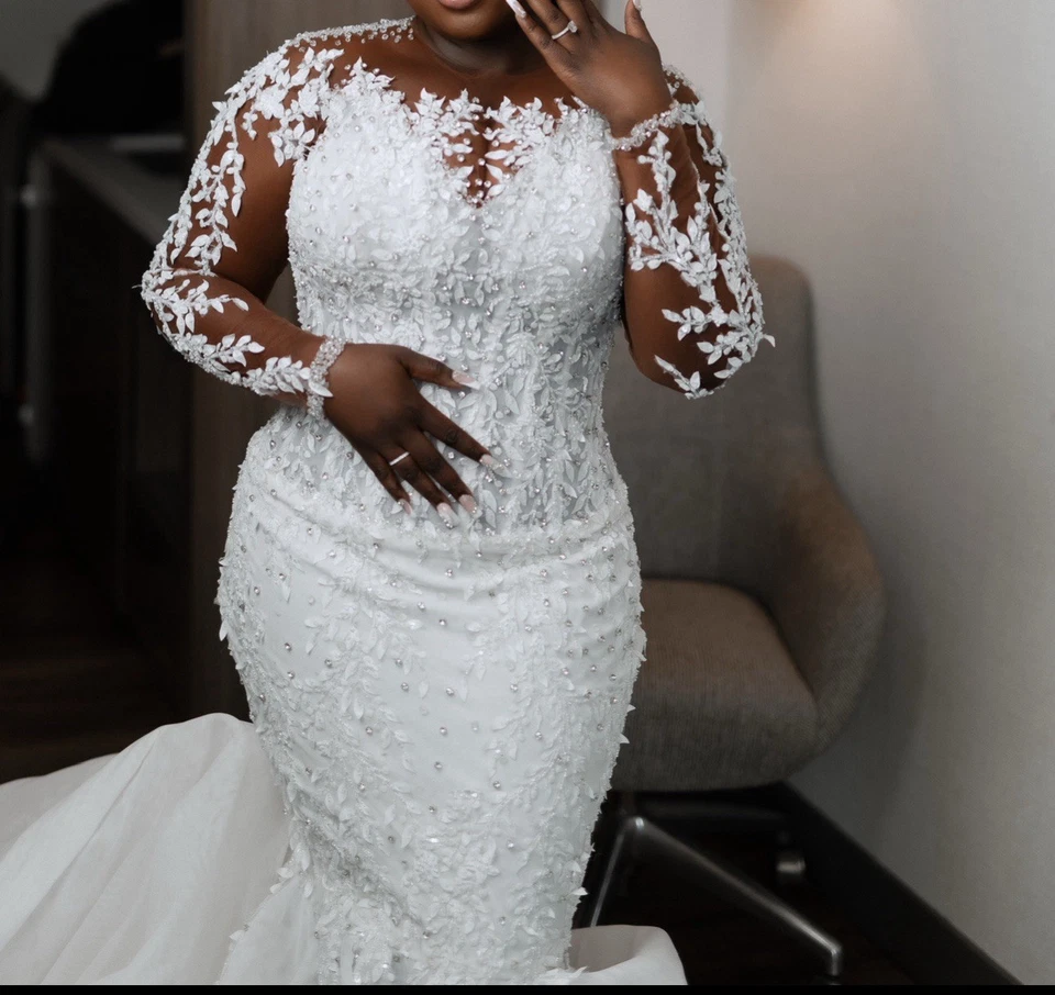 Luxury Lace Mermaid Wedding Dress w/ Long Train & Illusion Sleev - Image 1 of 4