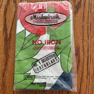 NIP Vintage Meadowbrook Floral Pattern Standard Pillowcases Red Blue Green - Picture 1 of 3