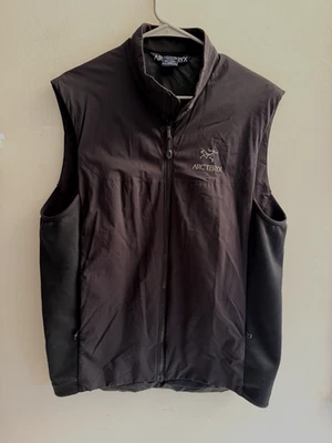 Chaleco Arcteryx Para Hombres Grande Atom LT Luz Aislado Exterior Senderismo Cremallera Bolsillo Negro Foto 1 de 4