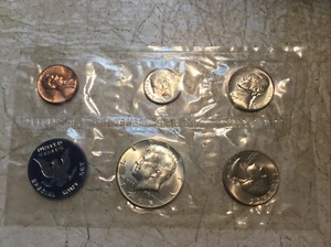 1965 1St YEAR Mint Set  Brilliant Uncirculated Coins  40% Silver 50C JFK - Picture 1 of 3