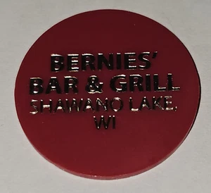 Bernies' Bar & Grill Shawano Lake, WI Plastic Good for Token Large Beer P-71 - Picture 1 of 2