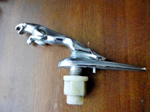 2000 Jaguar XJ8 - Hood Ornament - Picture 1 of 7