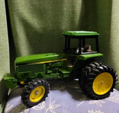 JOHN DEERE Tin Toy Tractor F/S FEDEX - Image 1 of 4