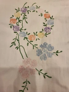 Vintage Hand Embroidered Tea Towel Linen with Purple/Pink Floral Garland White - Picture 1 of 12