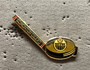 Edmonton Oilers Puck & Stick NHL Hockey Pin - Imagen 1 de 1