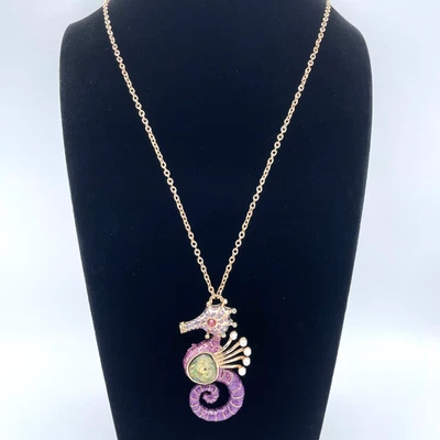 Collar Caballito de Mar Aspecto Abulón Cabujón Púrpura Estrás Betsey Johnson Foto 1 de 4