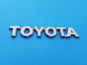 01 02 03 04 05 06 07 TOYOTA HIGHLANDER REAR EMBLEM LOGO BADGE SYMBOL OEM (2005) - Picture 1 of 3