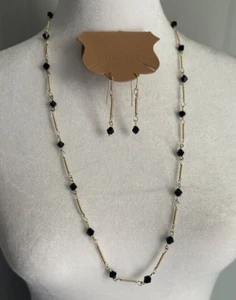 Handgefertigtes Set Ohrringe und Halskette goldfarben mit schwarzen Kristallen Größe 14" lang - Bild 1 von 2