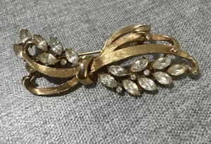 BSK Brooch Rhinestone Gold Tone Vintage Bow Costume Jewelry Clothes Accessory - Picture 1 of 10
