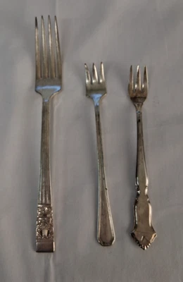 Lote mixto de 3 tenedores plateados de colección: 2 tenedores de cócteles mariscos y 1 tenedor de cena Foto 1 de 4