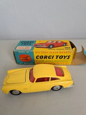 CORGI 218 ASTON MARTIN D.B.4 YELLOW - Image 1 of 4