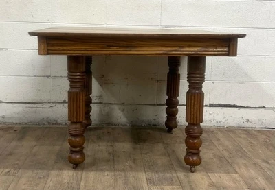 Mesa de comedor de pub vintage de roble inglés Foto 1 de 4